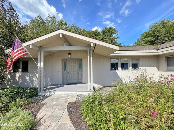 26 Westbrook Ter, Pittsfield, MA 01201