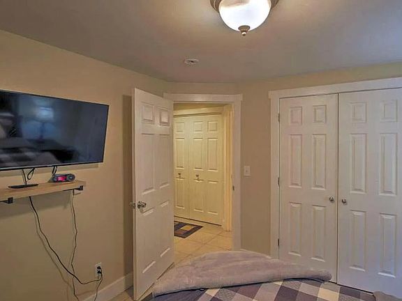 3rd image of 13803 Des Moines Memorial Dr S #A