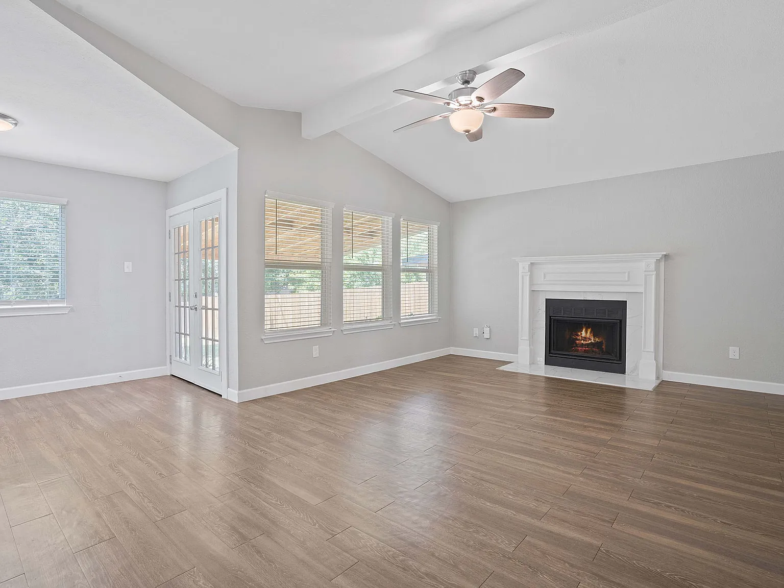 3 bed, 1080 sqft, $2,200 — Photo 2
