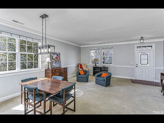 4th image of 303 Rondelay Dr