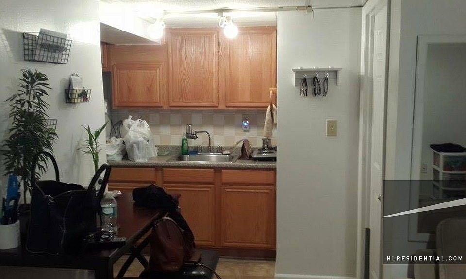 1st image of 3454 Crescent St