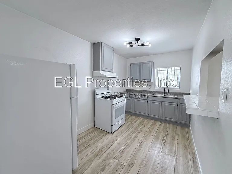 2826 12th Ave — Photo 6