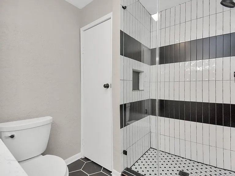 10550 Emnora Ln — Photo 16