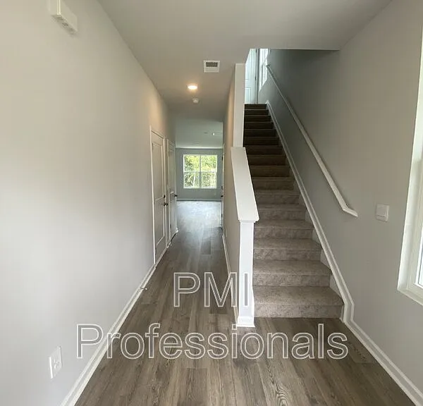 4140 Feetham Dr — Photo 7