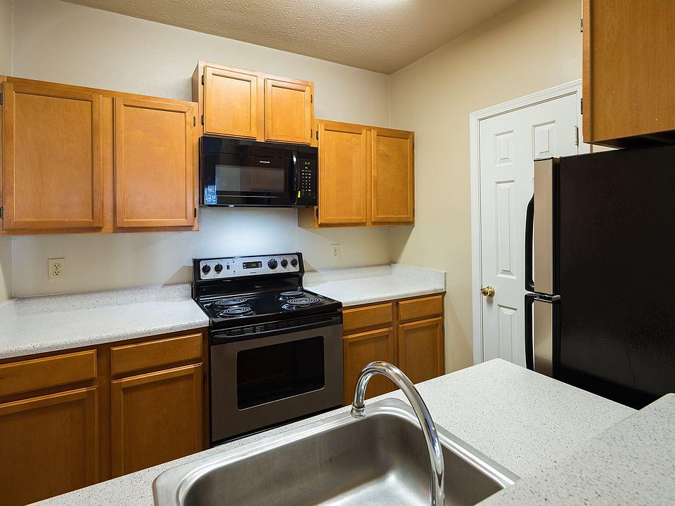 Traditional style kitchen