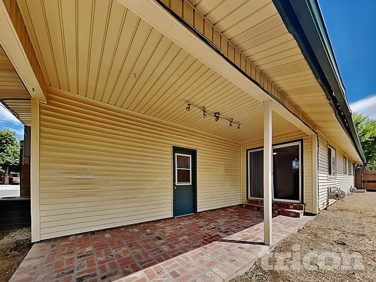 2001 Kim Way — Photo 15