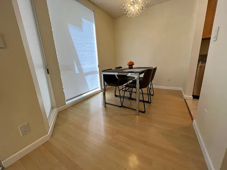 2700 Le Conte Ave #204 — Photo 5