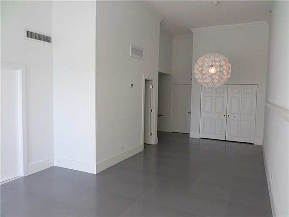 3rd image of 6770 Indian Creek Dr APT T