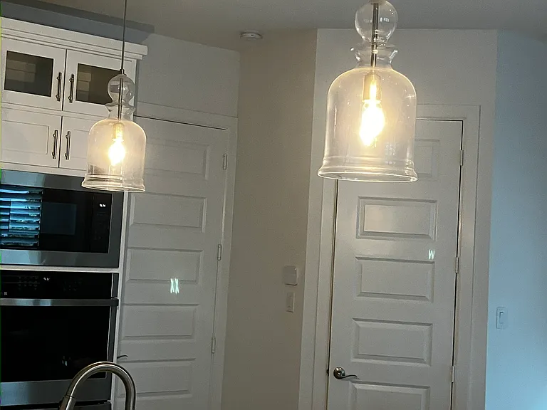 fresh lighting, controlled by Brillance technology
doors to powder bath and garage