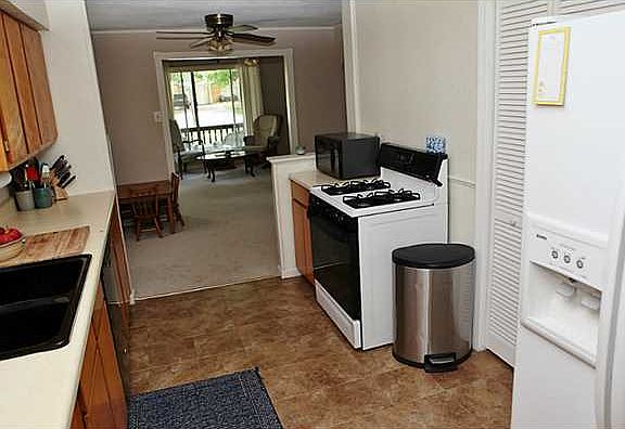 5th image of 833 Pine St