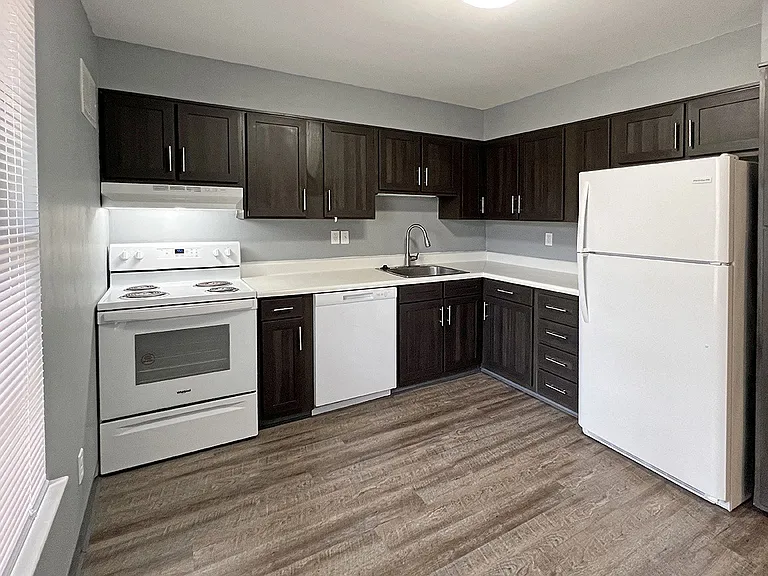 Woodland Apartments — Photo 12