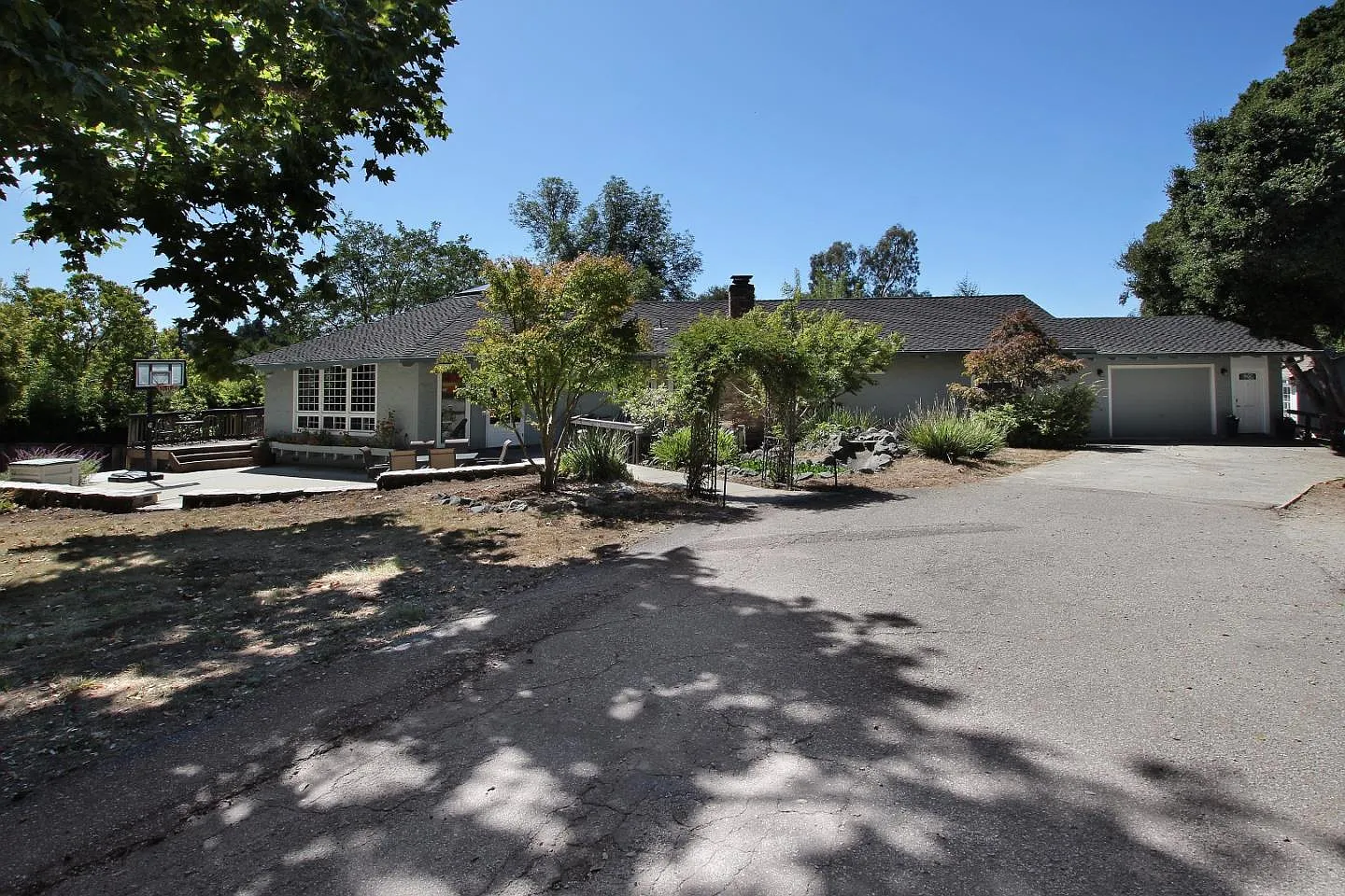 612 Valencia Rd photo 1