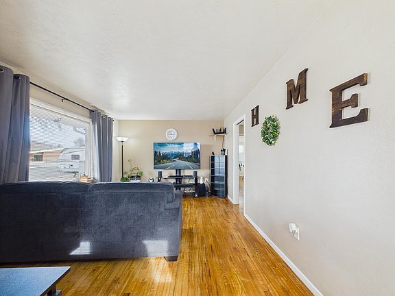 3rd image of 569 S Ferris St