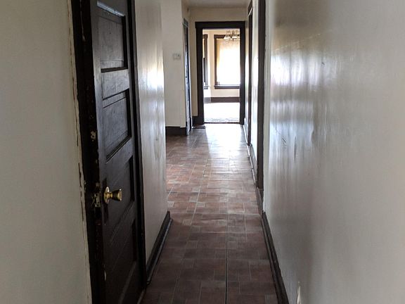 5th image of 708 Catawba St