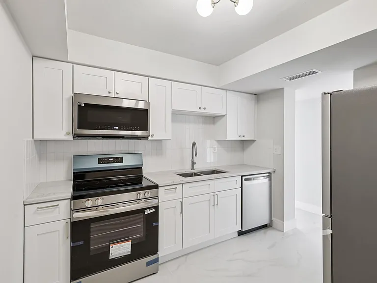 The Oaks Apartments — Photo 3