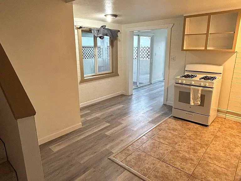 380 Riverfront Dr #B — Photo 7