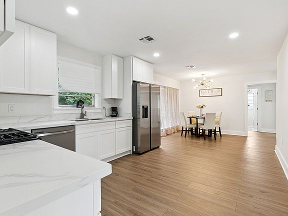 2nd image of 839 Behrman Ave