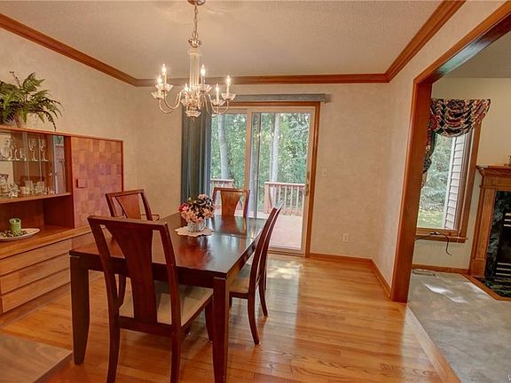 4th image of 37 Westview Dr