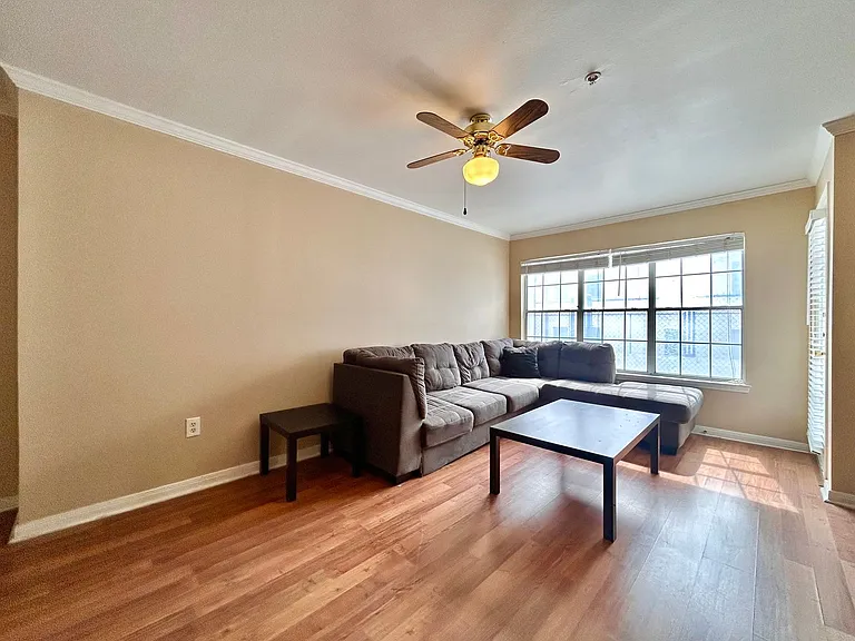 501 W 26th St #214 — Photo 3