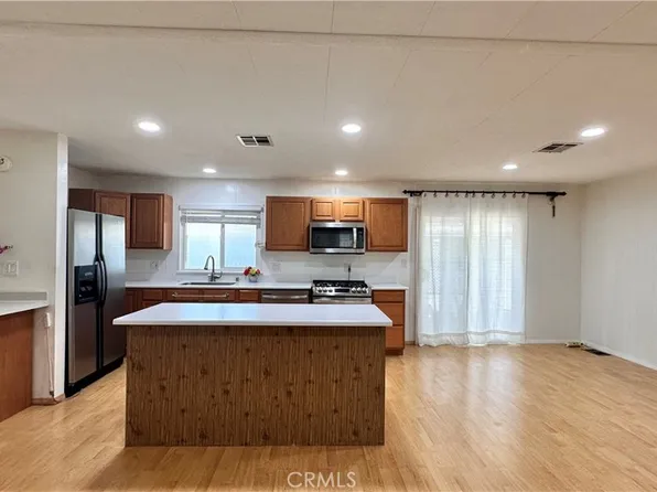 14055 Lake View Dr, La Mirada, CA 90638