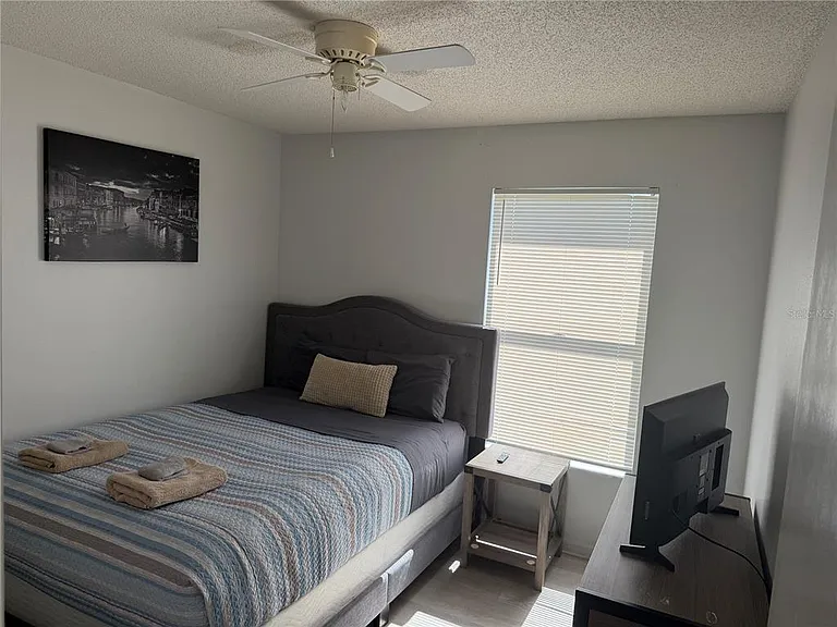 Picadilly Cir — Photo 9