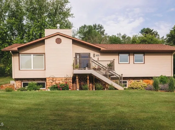 506 8th Ave SW, Jamestown, ND 58401