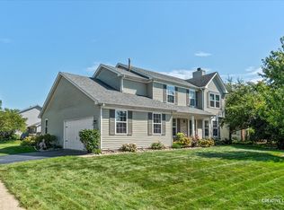 52 Blackberry Trl, Aurora, IL 60506