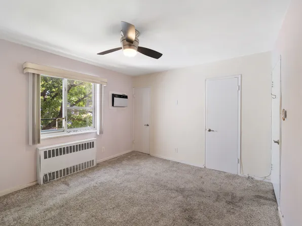 227-16 Hillside Avenue image 10 of 23