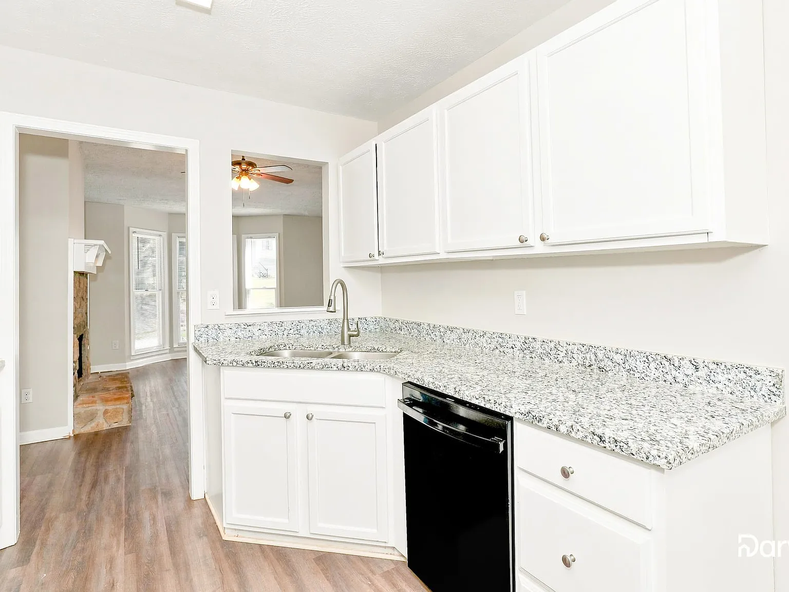 3 bed, 2.0 bath, 1488 sqft, $1,675 — Photo 2