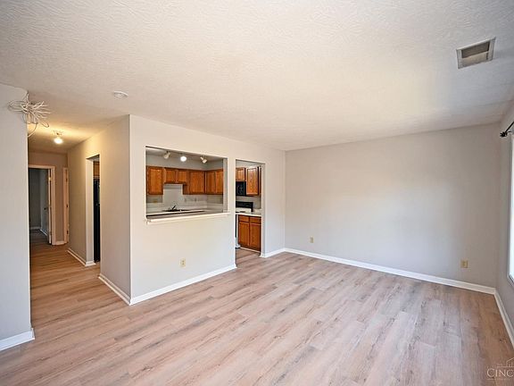 3rd image of 126 Northridge Dr