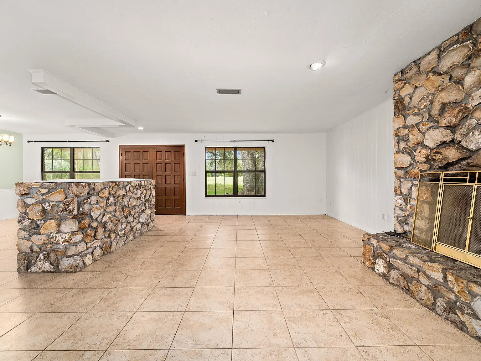 3 bed, 1824 sqft, $2,200 — Photo 2