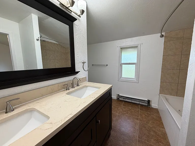 320 Thomas Cir — Photo 11