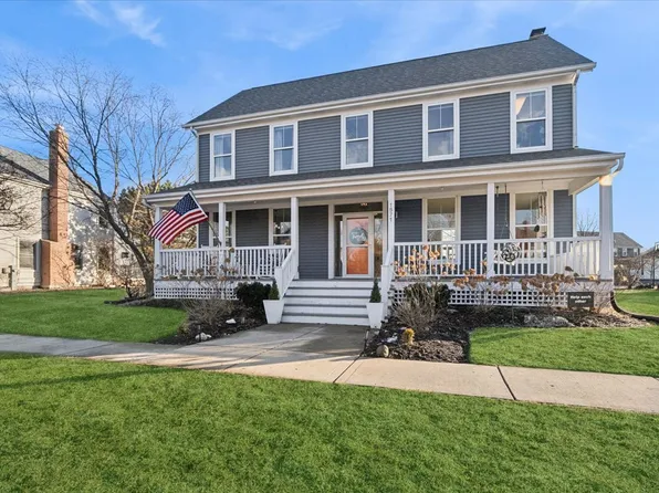 1571 Amos Bennett St, Grayslake, IL 60030