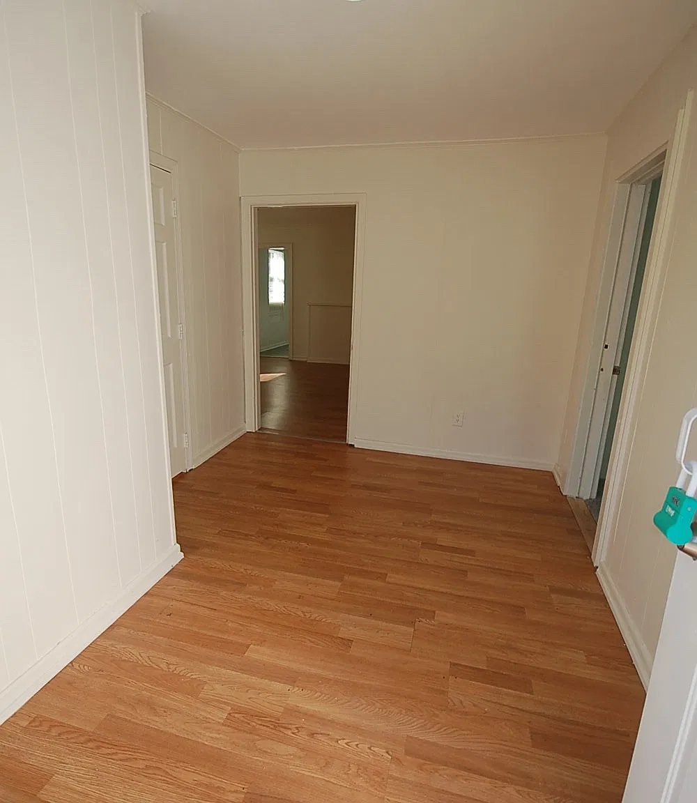 3 bed, 1.5 bath, 2304 sqft, $3,600 — Photo 2