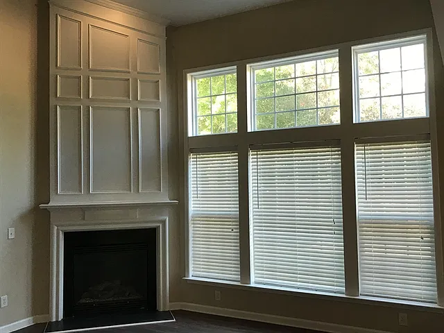 3 bed, 2.5 bath, 1992 sqft, $2,420 — Photo 4