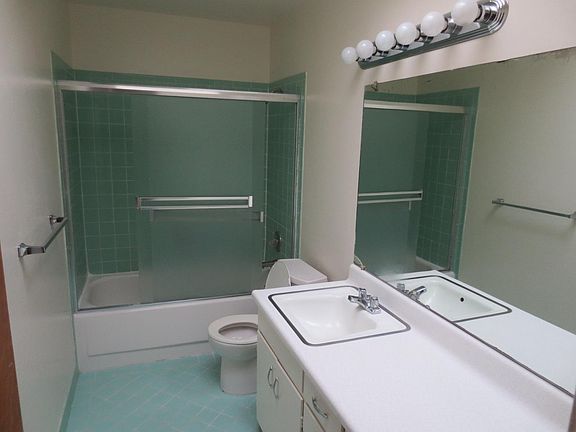 2nd image of 2025 Pine St APT 11
