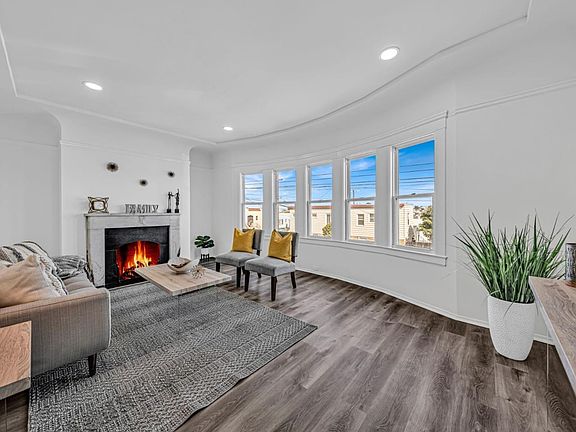 4th image of 387 Hanover St