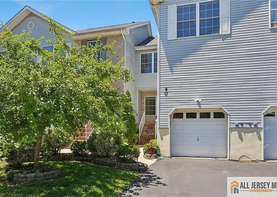 1st image of 40 Lakeview Dr