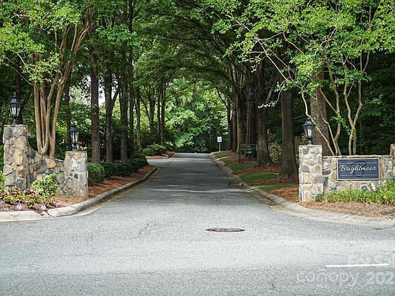 2nd image of 2605 Willowdale Ln