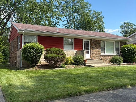 2nd image of 443 Grosvenor Pl