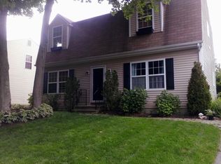 44 Lamplight Ln, Milford, CT 06460