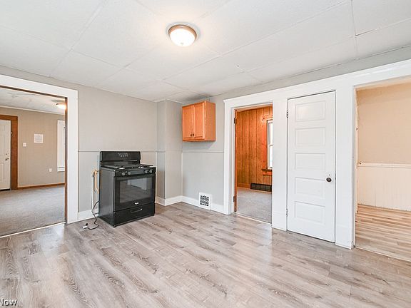 4th image of 3862 E 57th St
