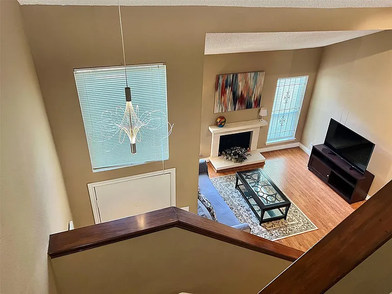 1962 Augusta Dr — Photo 6