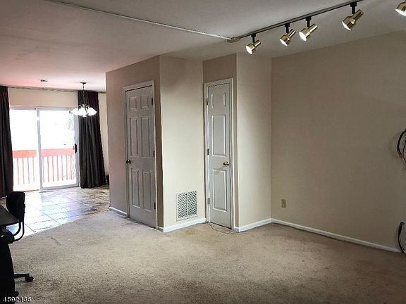 5th image of 180 S Clinton St