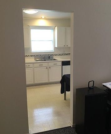 4th image of 416 Woodvale Dr #1