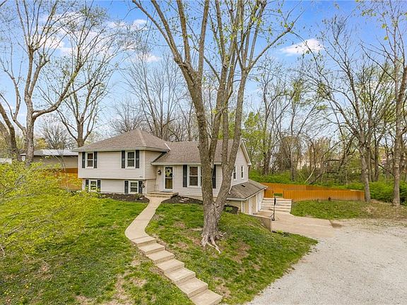 3rd image of 402 Campbell Dr