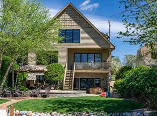 702 Kopmeier Dr, Pewaukee, WI