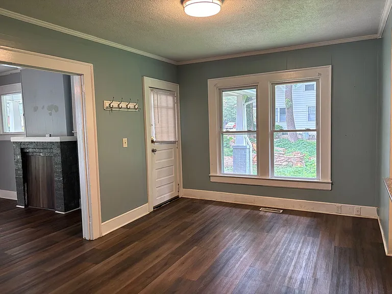 825 Dixon Ave — Photo 6