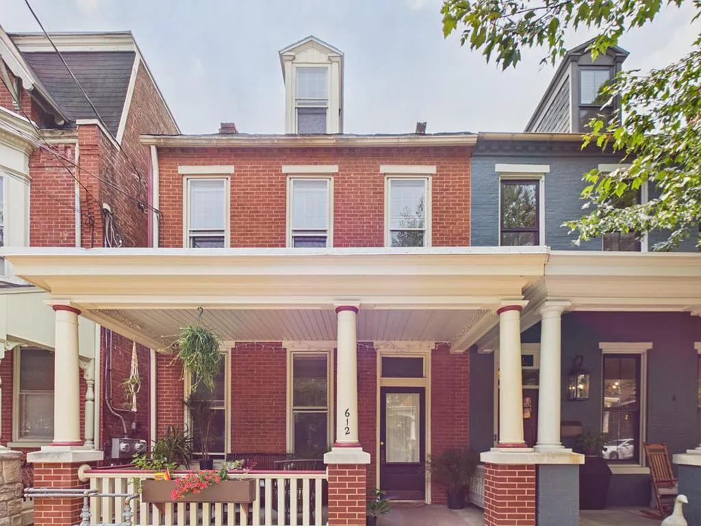 612 W Chestnut St — Photo 1