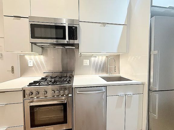 4th image of 216 W 22nd St APT 1FE